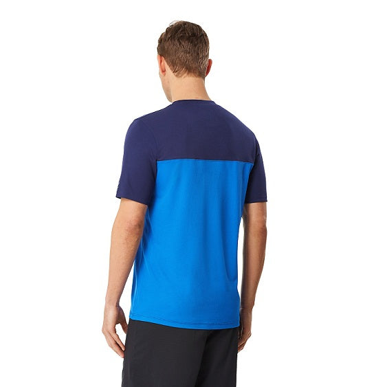 SPEEDO Men\'s Colorblock Swim Tee