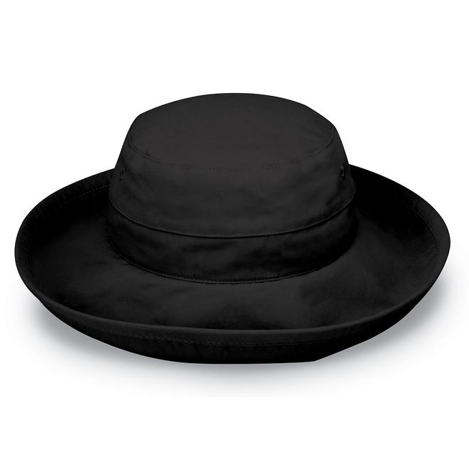 https://web.metroswimshop.com/images/CasualTravelerMF_Black_660x.jpg